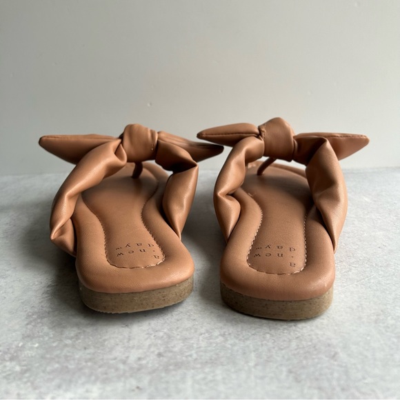 🌼 a . new day by Target Adley Bow Front Puffer Thong Sandals, Tan 6.5 NWOT - Picture 7 of 8